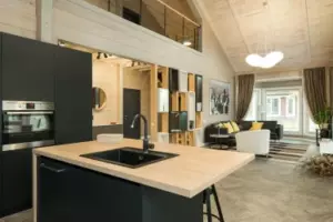 Jeg tog til mine forældres hus i påsken og opdagede, at min storesøster havde smidt dem ud og lod dem bo i deres egen garage – det var hendes værste fejltagelse.