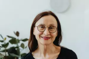 Som sygeplejerske, der plejede en milliardær i hans sidste øjeblikke, hørte jeg, at hans testamente udelukkende ville gå til hans "tabte niece Elizabeth".