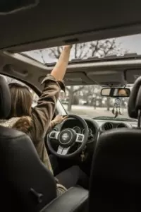 Jeg tog til mine forældres hus i påsken og opdagede, at min storesøster havde smidt dem ud og lod dem bo i deres egen garage – det var hendes værste fejltagelse.