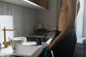 Min mor nægtede at lade mig reparere den tilstoppede køkkenvask – Det jeg endelig fandt indeni gjorde mig målløs