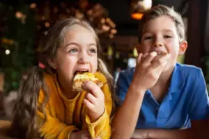 Min forlovede krævede, at jeg gav ham alt tilbage, hvad han havde givet mig og mine børn, efter han var mig utro – Det gjorde jeg, men karmaen gav ham det perfekte svar.