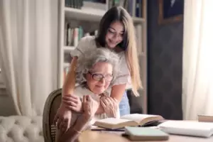 Min bedstemor vendte det døve øre for at teste os, før hun delte arven - Alle fik, hvad de fortjente.