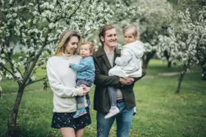 Min mand hænger et "Forstyr ikke"-skilt op, hver gang jeg beder ham om hjælp med vores børn.