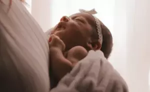 Min mand nægter at skifte bleer på vores baby, fordi det "ikke er en mandes job" - Så jeg lærte ham en lektie, der vækkede ham.