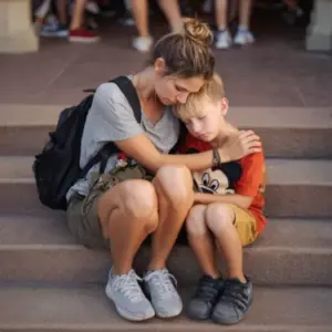 Min tante forsvandt med mit ID og mine penge i Disneyland – jeg fandt på den perfekte hævn på toget hjem
