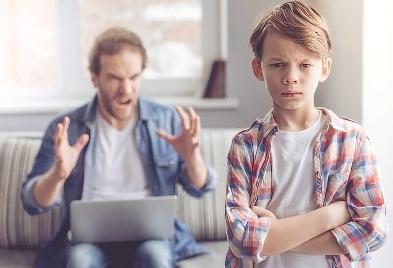 Min kærindes forældre var ikke rigtig begejstrede for mig. Jeg var forsinket efter at have hjulpet nogen med at reparere deres gamle bil i vejkanten. Da jeg ankom, dukkede den samme kvinde op bag mig.