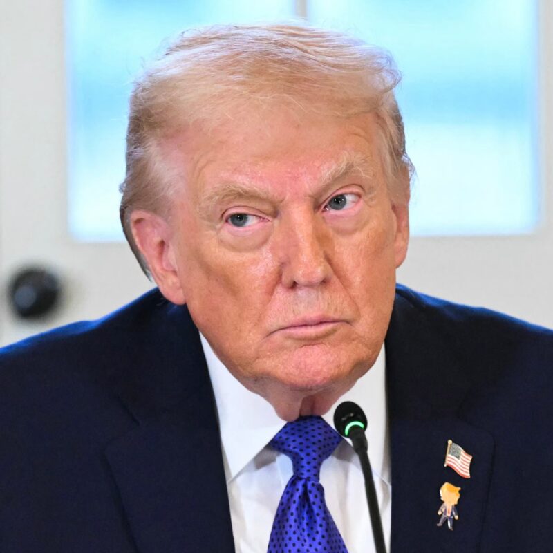 Trump trækker en rød linje over for Grønland og siger, at USA vil handle 'med alle midler'.