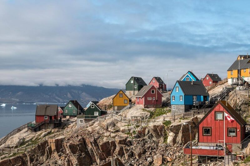 Min syvårige datter og jeg fik besked på at afgive vores pladser på første klasse til en velhavende forretningsmand og »flytte om bagved« – som om det var dér, folk som os hørte hjemme.
